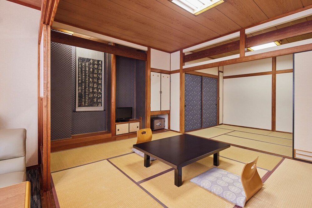 本館 和室14畳 客室1 | 亀の井ホテル 阿蘇 パークリゾート