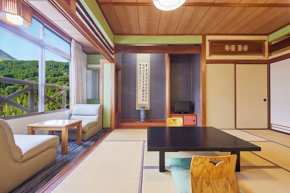 本館 檜風呂付 和室16畳 客室1 | 亀の井ホテル 阿蘇 パークリゾート