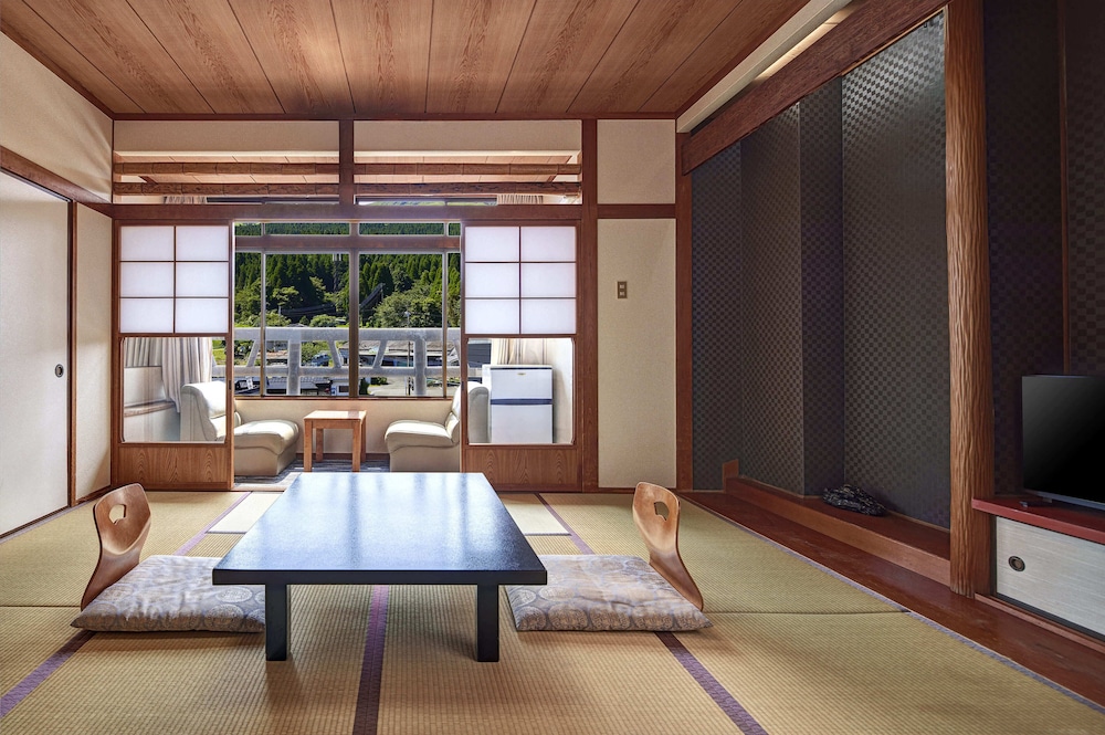 本館 和室14畳 客室3 | 亀の井ホテル 阿蘇 パークリゾート