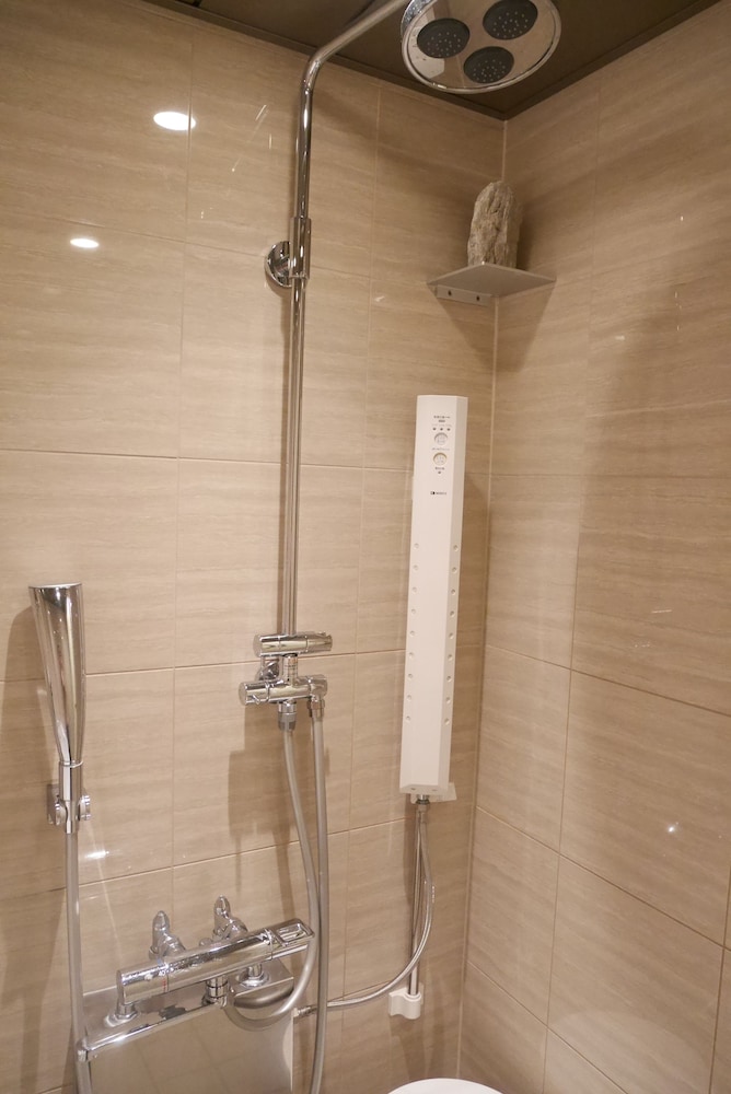 江ノ島ダブルルーム (2階) バスルームのシャワー0 | BREATH HOTEL (ブレスホテル)