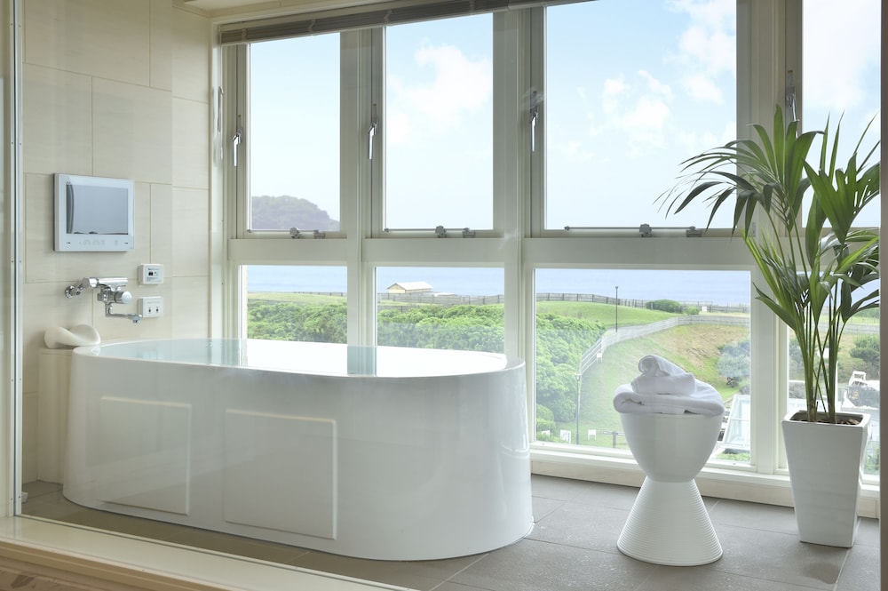 オーシャンジュニアスイート(海側最上階) バスルーム0 | BREATH HOTEL (ブレスホテル)