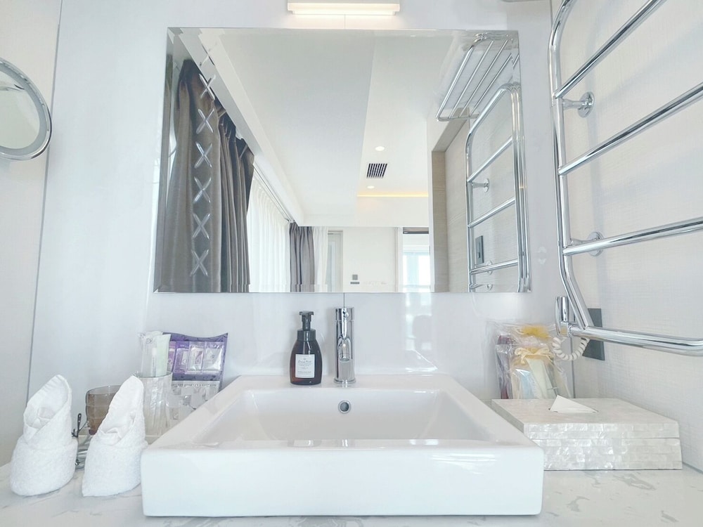 オーシャンジュニアスイート(海側最上階) バスルームのシンク0 | BREATH HOTEL (ブレスホテル)