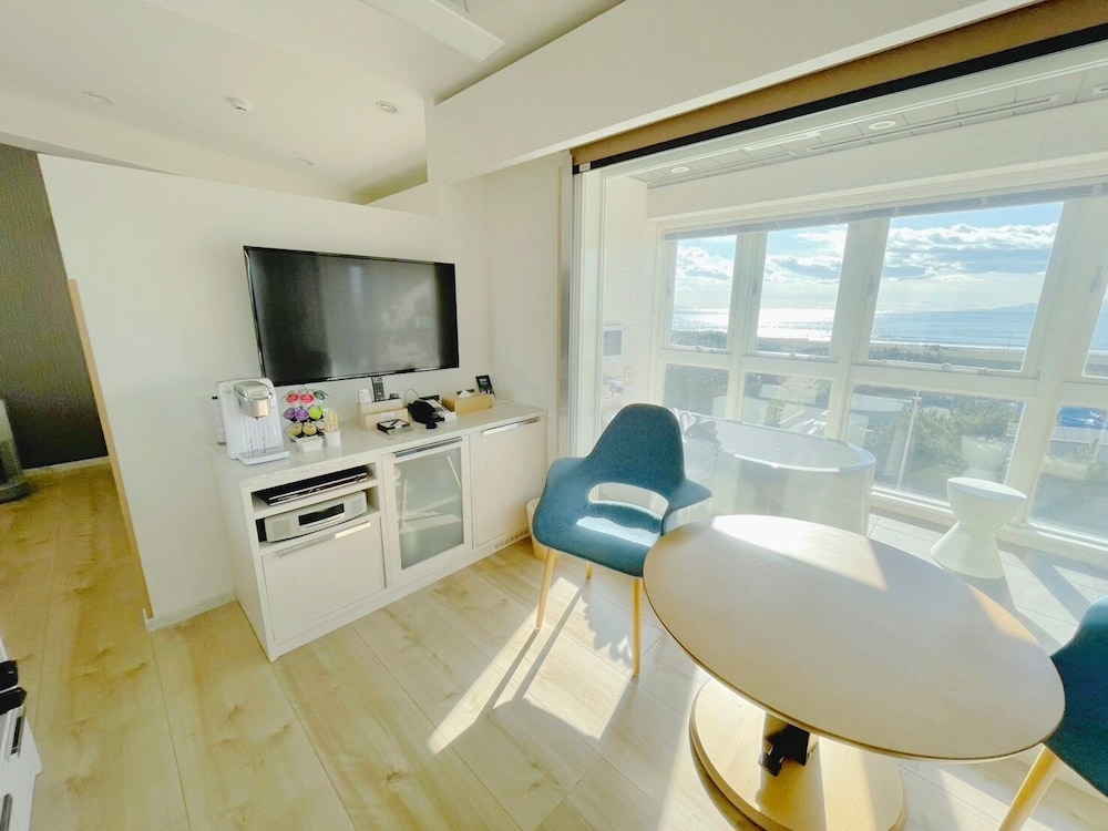 オーシャンジュニアスイート(海側最上階) 客室の設備とサービス0 | BREATH HOTEL (ブレスホテル)