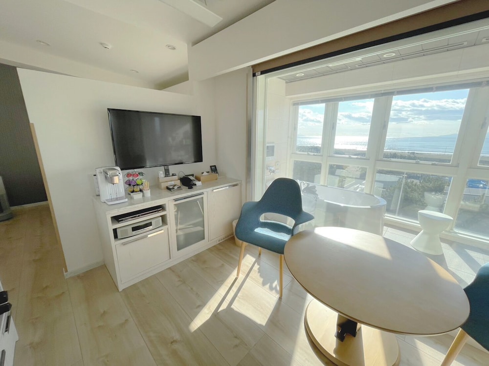 オーシャンジュニアスイート(海側最上階) 客室の設備とサービス1 | BREATH HOTEL (ブレスホテル)
