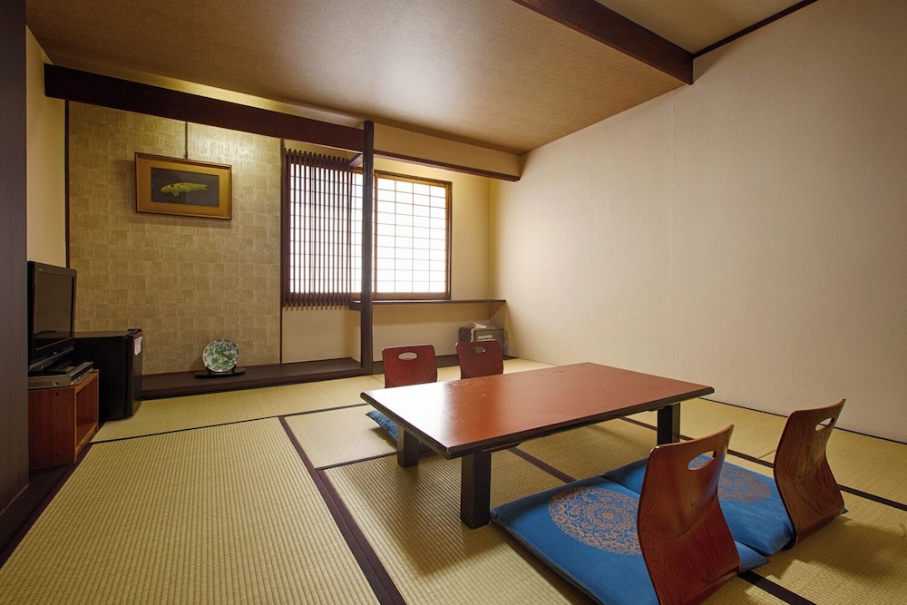 エコノミー和室共用バスルーム 禁煙 3階～4階 28sqm | ホテルニューツルタ