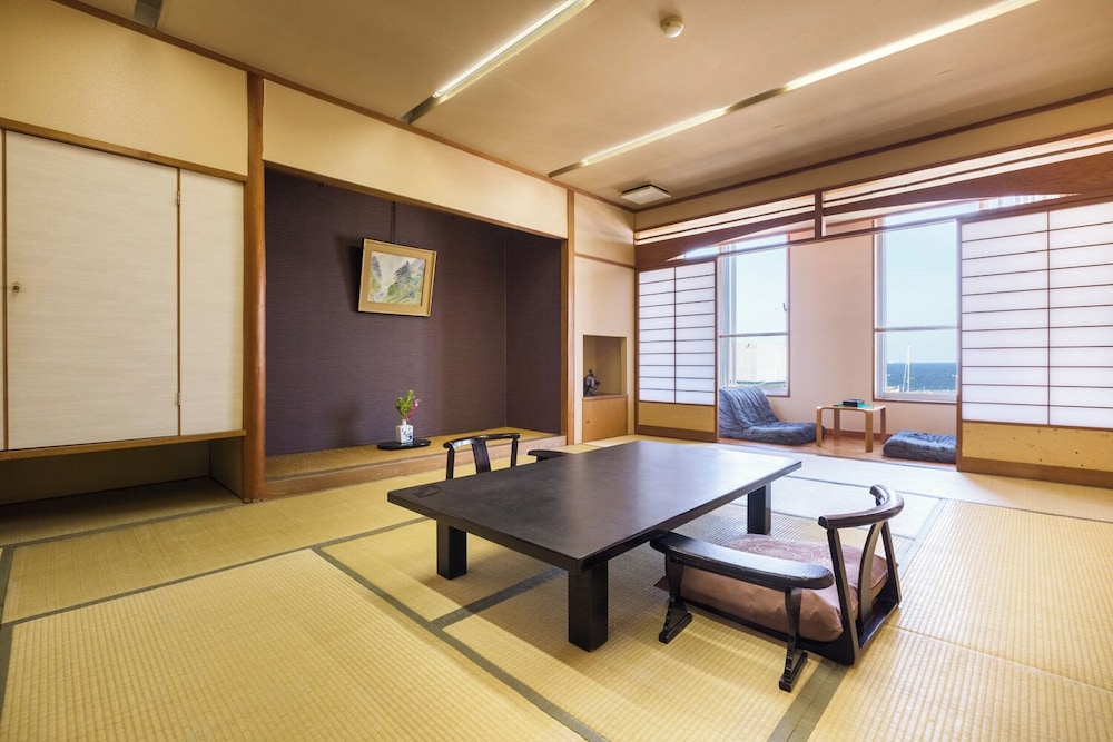 和室明亭ラージ12畳55sqm 禁煙 (別府湾側2-5階バスタブ付) | ホテルニューツルタ