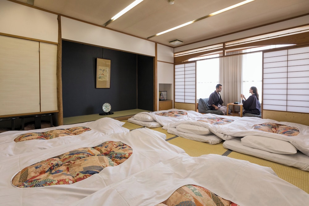 和室明亭ラージ12畳55sqm 禁煙 (別府湾側2-5階バスタブ付) 客室2 | ホテルニューツルタ