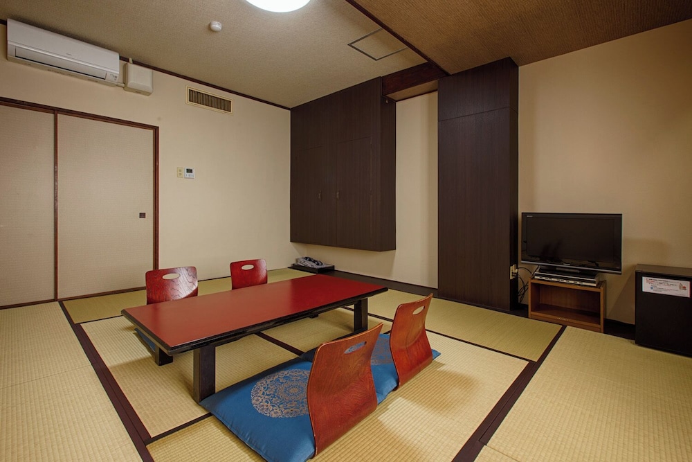 エコノミー和室共用バスルーム 禁煙 3階～4階 28sqm 客室1 | ホテルニューツルタ