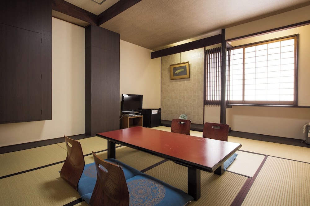 エコノミー和室共用バスルーム 禁煙 3階～4階 28sqm 客室2 | ホテルニューツルタ