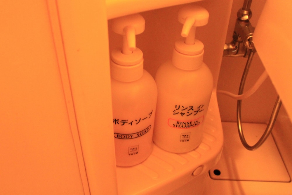 セミダブルルーム 喫煙可 バスルーム1 | ホテル テトラ