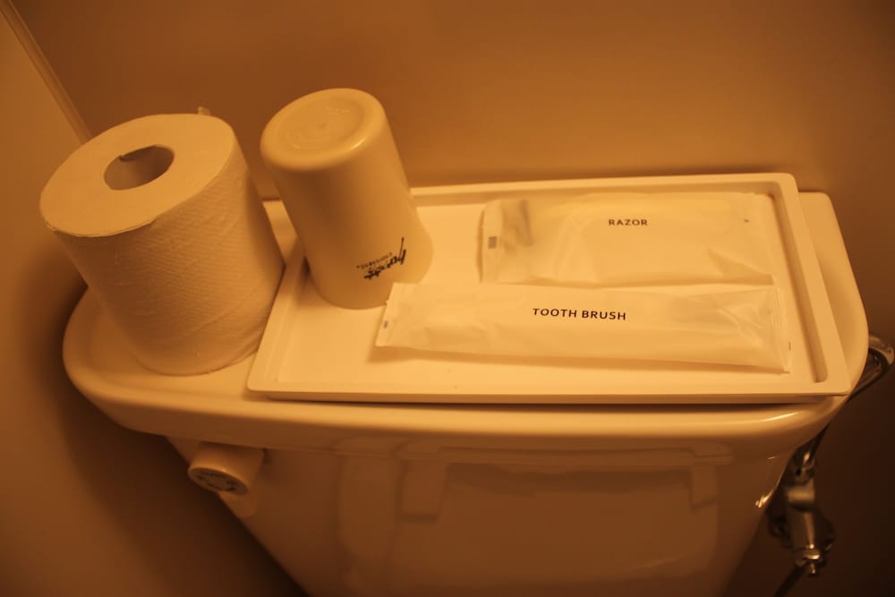 セミダブルルーム 喫煙可 バスルームの設備0 | ホテル テトラ