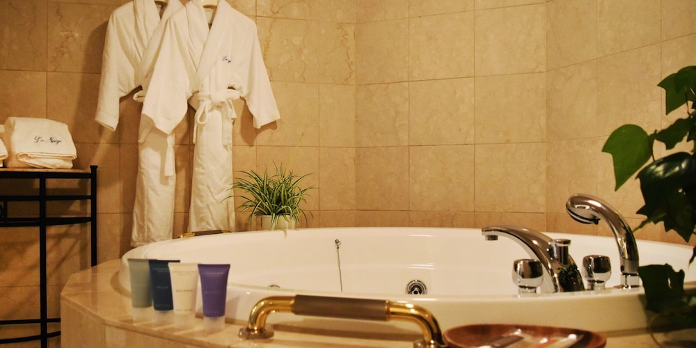 デラックスルーム バスルーム0 | Hotel La Neige