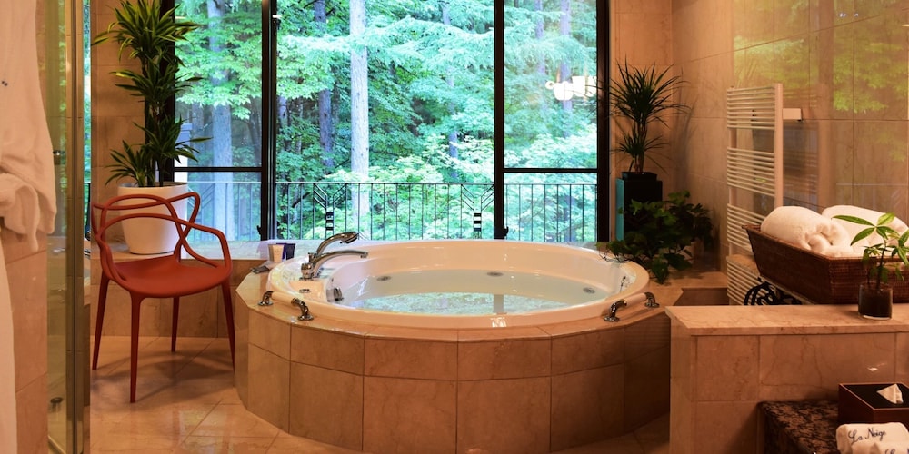 ジュニアスイートルーム バスルーム1 | Hotel La Neige