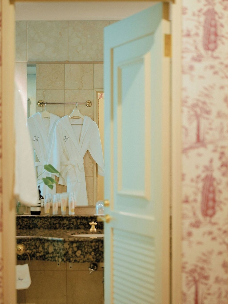ジュニアスイートルーム バスルーム1 | Hotel La Neige