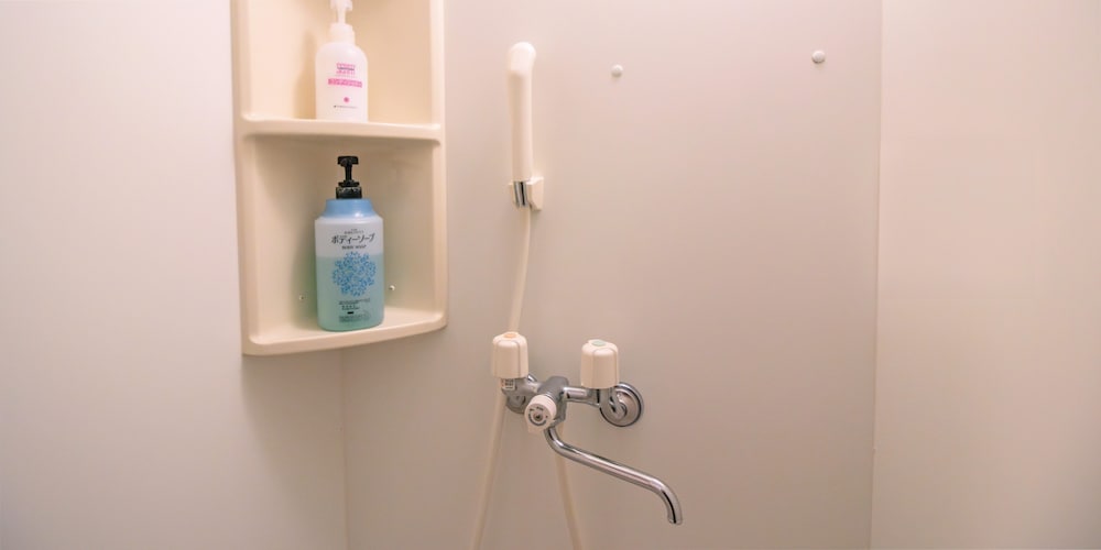 エコノミー ツインルーム 禁煙 バスルームのシャワー0 | リゾートイン芙蓉