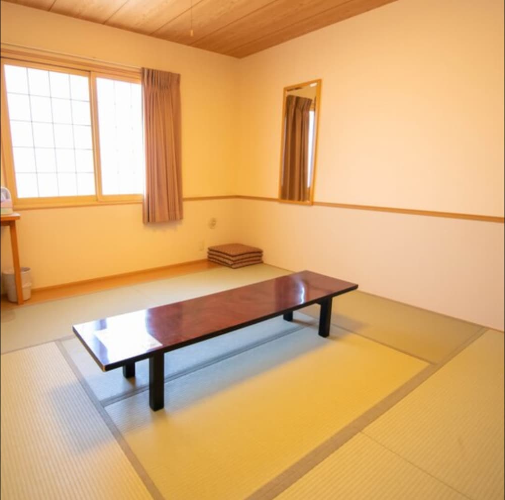和室8畳 喫煙可 客室1 | リゾートイン芙蓉