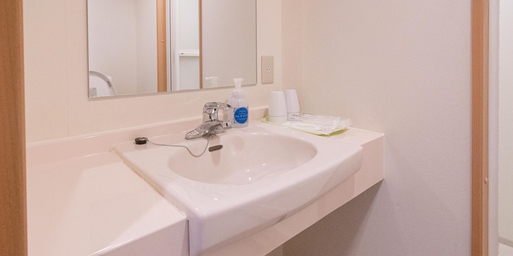 エコノミー ツインルーム 禁煙 バスルームのシンク0 | リゾートイン芙蓉