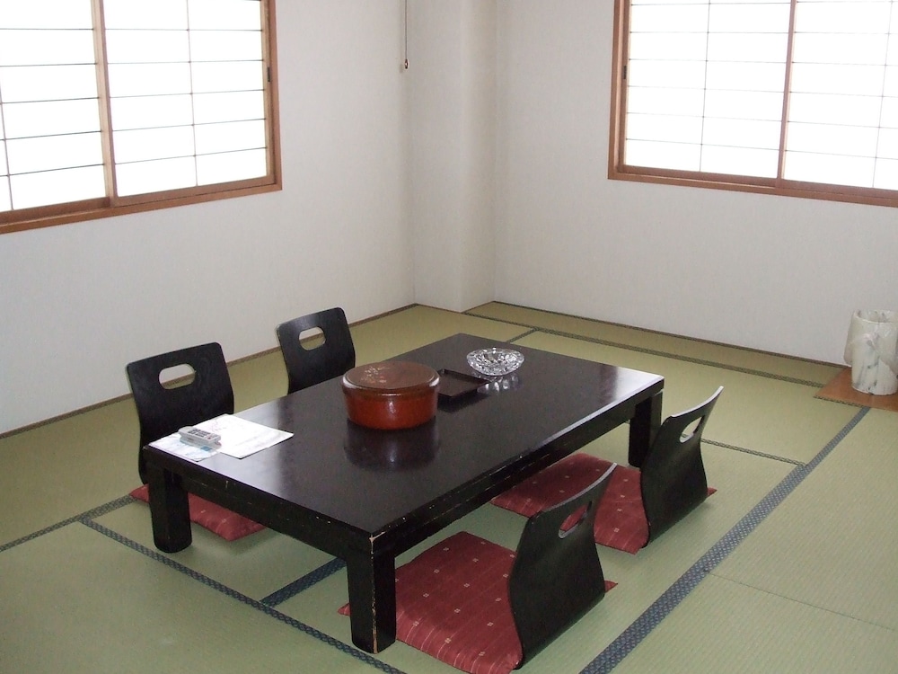 和室:バストイレ付10畳 客室2 | ホテル湯沢湯沢でんき屋