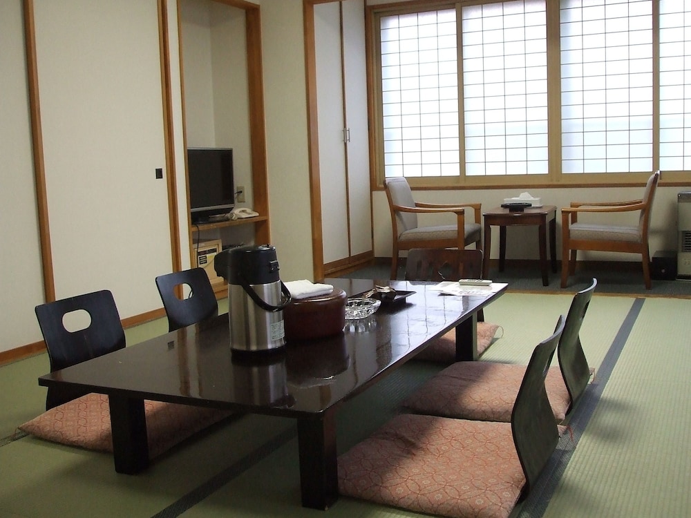 和室:バストイレ付12畳 客室1 | ホテル湯沢湯沢でんき屋