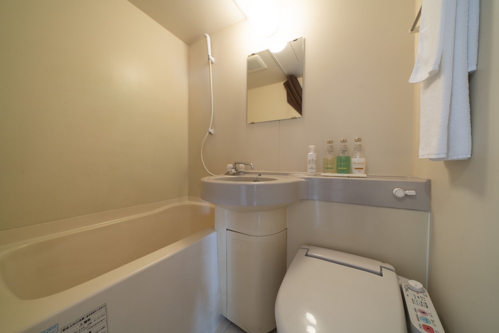 デラックス ダブルルーム 喫煙可 バスルーム0 | ロイヤルホテルうお八