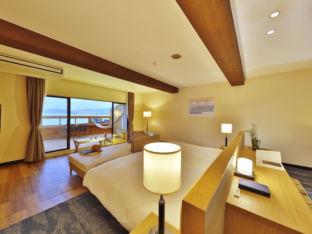 ハリウッドツイン オーシャンビュー Nagi Hotel、改装済み 客室1 | i+Land nagasaki