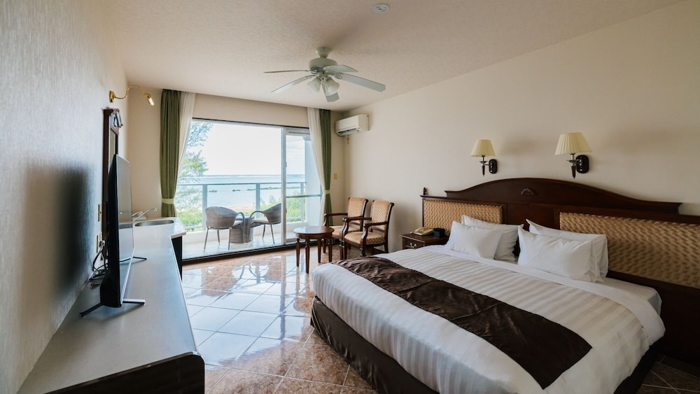 スタンダード ルーム キングベッド 1 台 バルコニー オーシャンビュー | ベストウェスタン沖縄恩納ビーチ