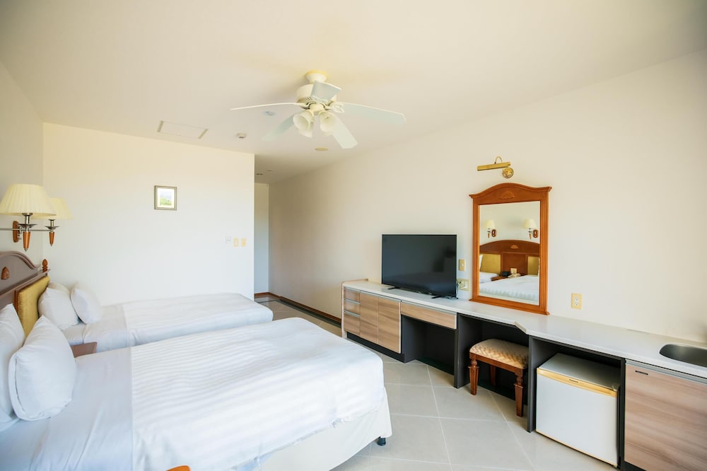 スタンダード ルーム シングルベッド 2 台 禁煙 バルコニー (with Extra Bed) 客室2 | ベストウェスタン沖縄恩納ビーチ