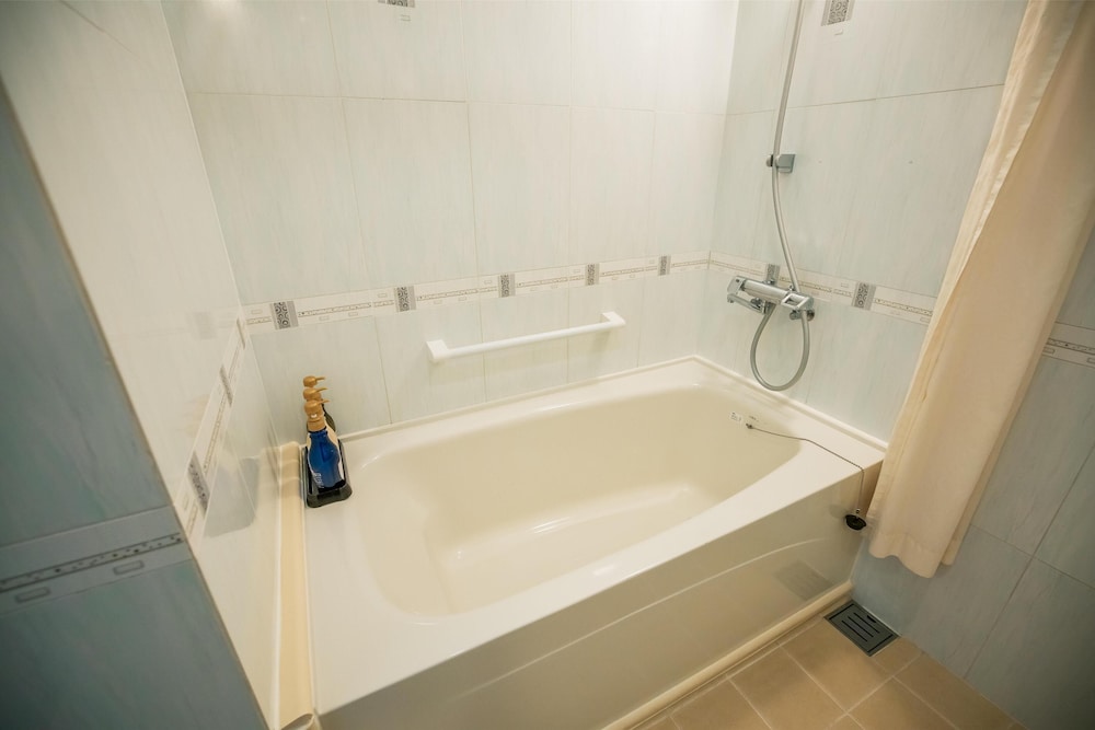 スタンダード ルーム シングルベッド 2 台 禁煙 バルコニー (with Extra Bed) バスルーム0 | ベストウェスタン沖縄恩納ビーチ