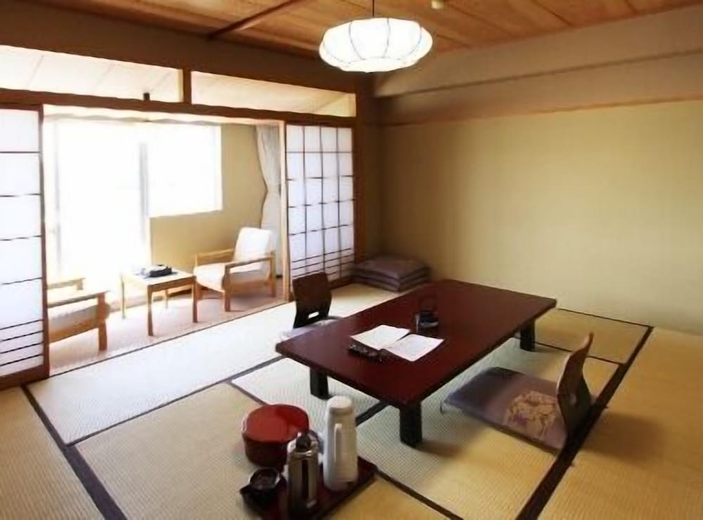 和室 (禁煙) 客室内のダイニングエリア0 | 湖畔の宿 吉田家