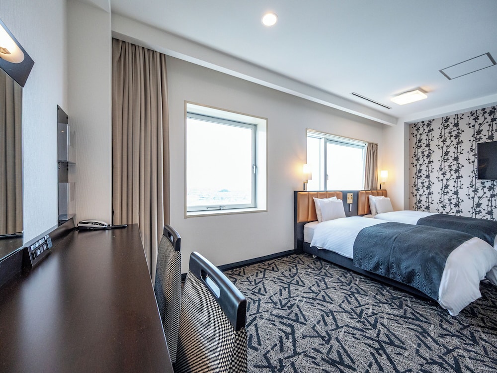 ツインルーム シングルベッド 2 台 禁煙 客室29 | アパホテル〈湘南 辻堂駅前〉