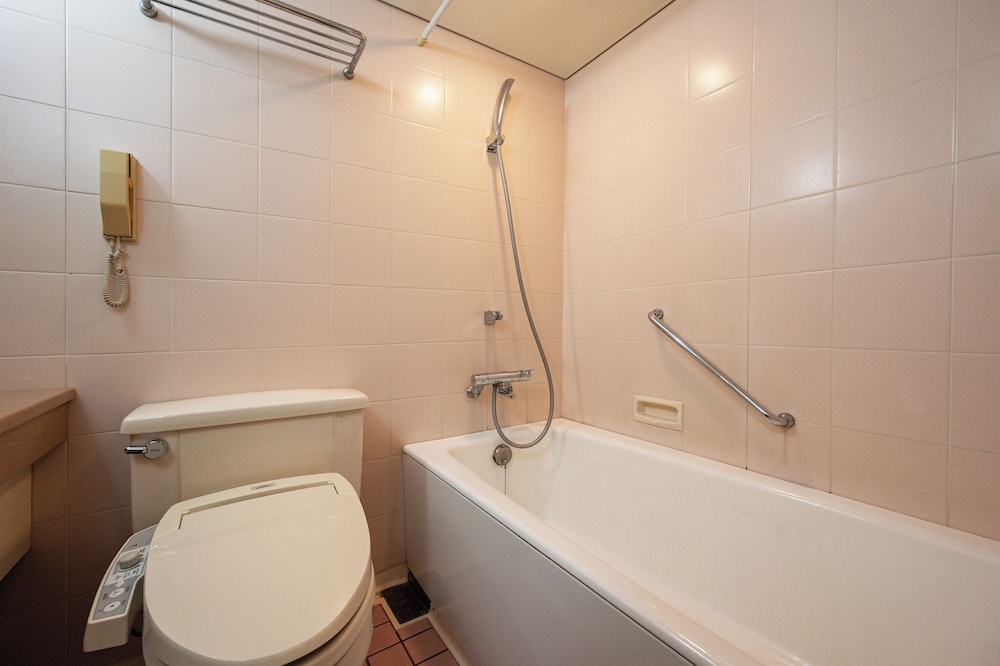 ツインルーム シングルベッド 2 台 禁煙 バスルーム19 | アパホテル〈湘南 辻堂駅前〉