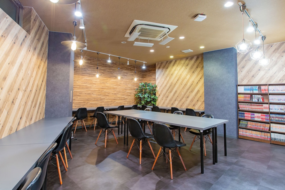 Capsule room Men only for 2 people. 2 items ラウンジ0 | 安心お宿 秋葉原電気街店 - 男性専用