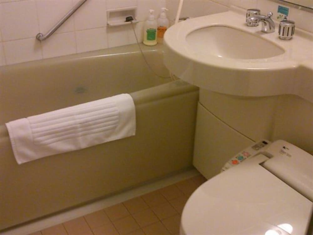 エコノミー ダブルルーム 禁煙 バスルーム0 | ホテル グランテラス富山