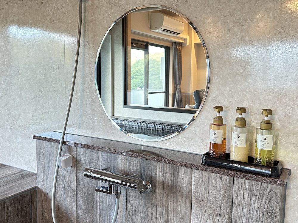 Aタイプ 壁付けキッチン 42㎡ 禁煙 バスルーム3 | 全室半露天風呂付きコンドミニアムホテル　ガーランドコート宇佐美