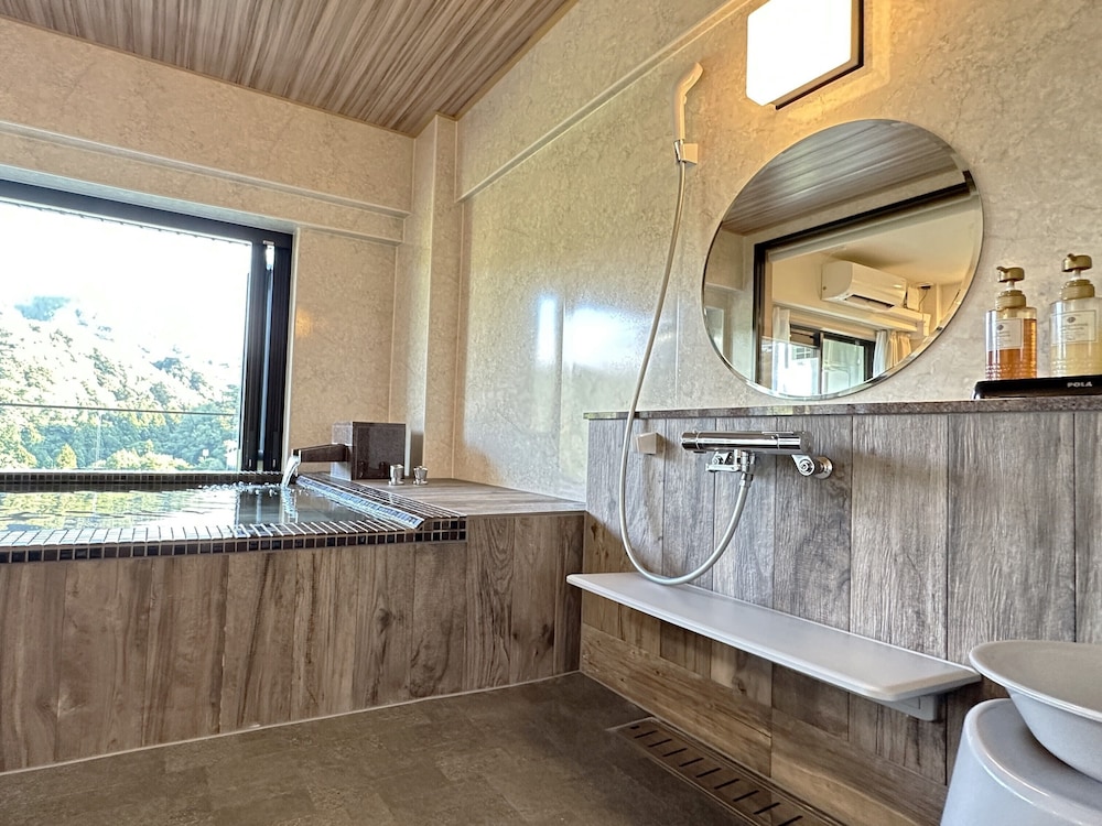 Aタイプ 壁付けキッチン 42㎡ 禁煙 バスルーム0 | 全室半露天風呂付きコンドミニアムホテル　ガーランドコート宇佐美