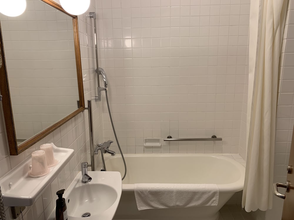 デラックス ツインルーム 禁煙 バスルーム0 | 日光金谷 ホテル