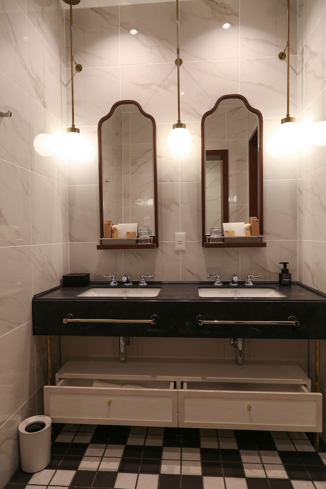 別館 スイートルーム 禁煙 バスルーム1 | 日光金谷 ホテル