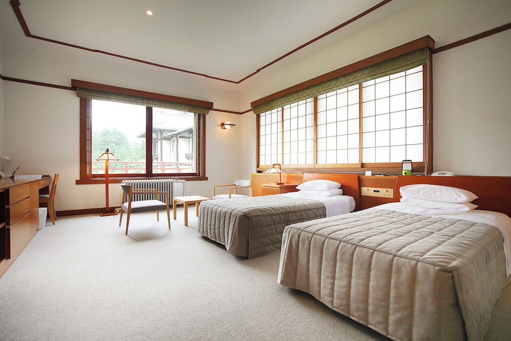 デラックス ツインルーム 禁煙 客室2 | 日光金谷 ホテル