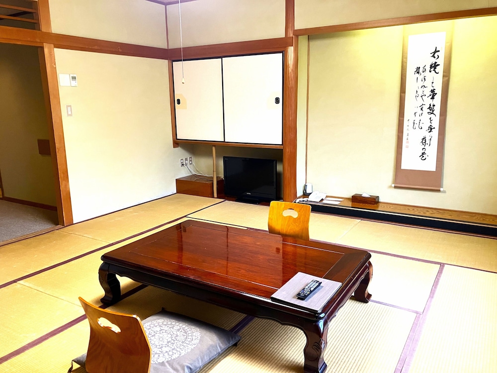 Japanese-Style Deluxe Room (with Toilet), Check in until 18:00 | 竹林院群芳園