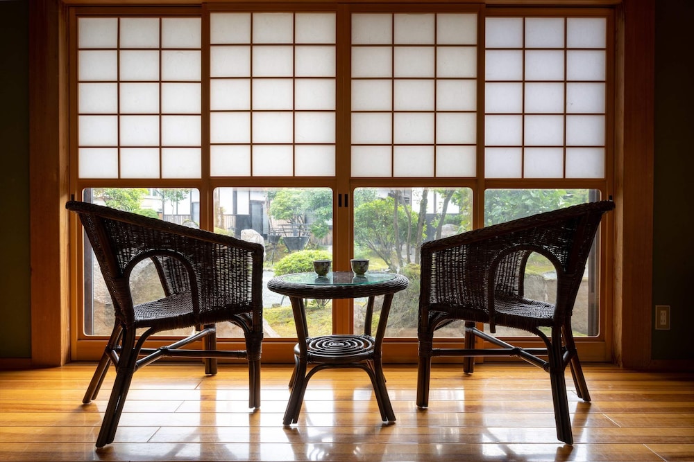 [城ヶ岳, 湯山] 茅葺き屋根の一軒家風客室 (6畳+6畳+縁側) 禁煙 客室4 | 旅荘 牧場の家