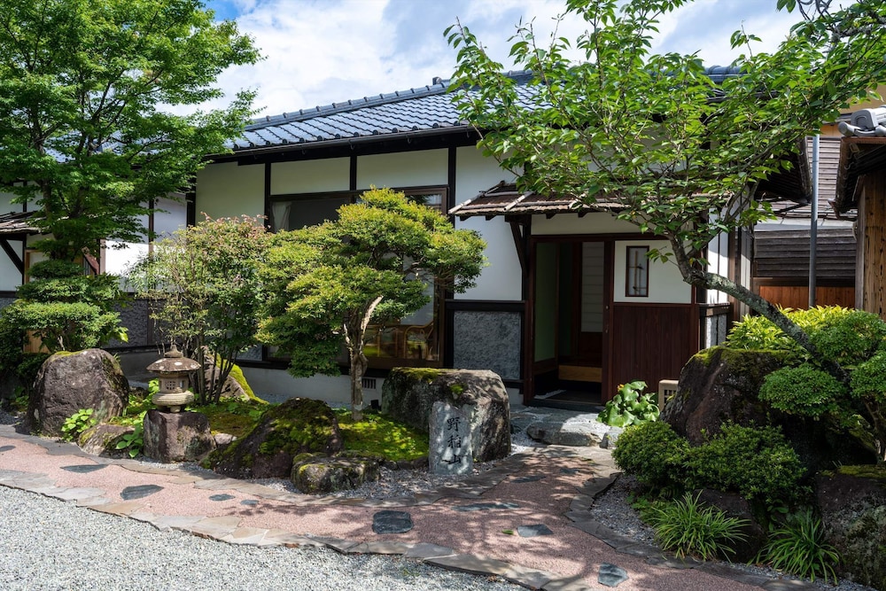 [野稲山, 立石山] 一軒家風客室 (6畳+6畳+縁側) 禁煙 客室2 | 旅荘 牧場の家