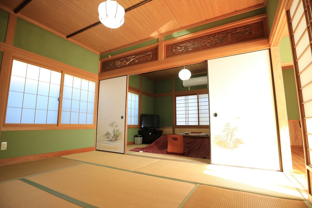 [野稲山, 立石山] 一軒家風客室 (6畳+6畳+縁側) 禁煙 客室1 | 旅荘 牧場の家