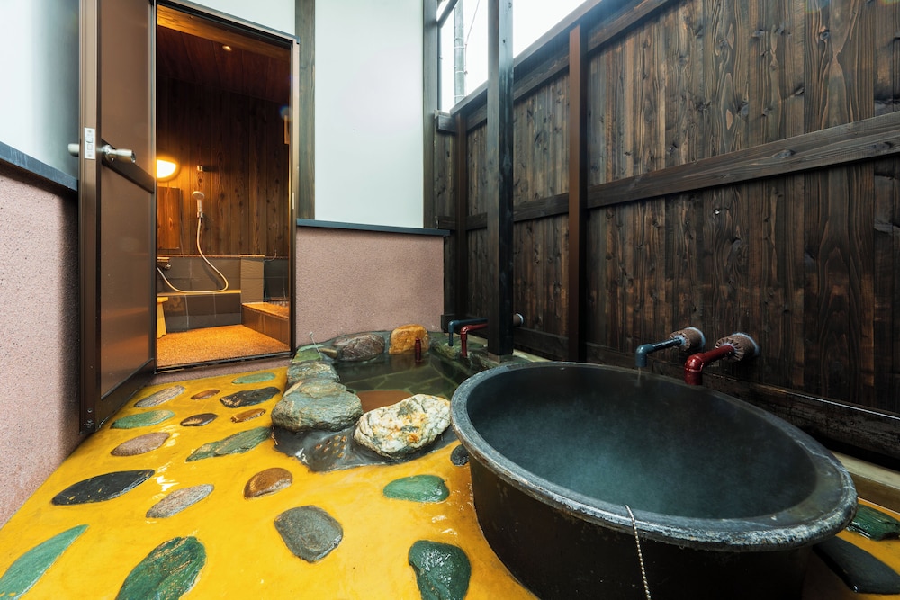 [おとぎ野] 和洋室ツイン/タイル内湯・露天付き離れ(18畳) 禁煙 - 大人限定 バスルーム1 | 旅荘 牧場の家