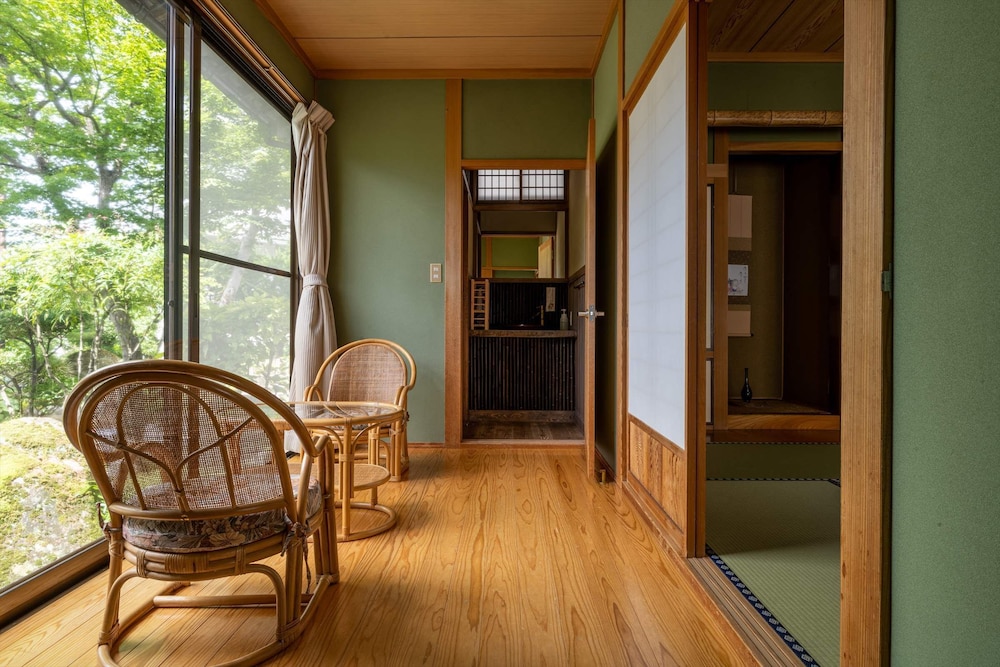 [野稲山, 立石山] 一軒家風客室 (6畳+6畳+縁側) 禁煙 客室3 | 旅荘 牧場の家