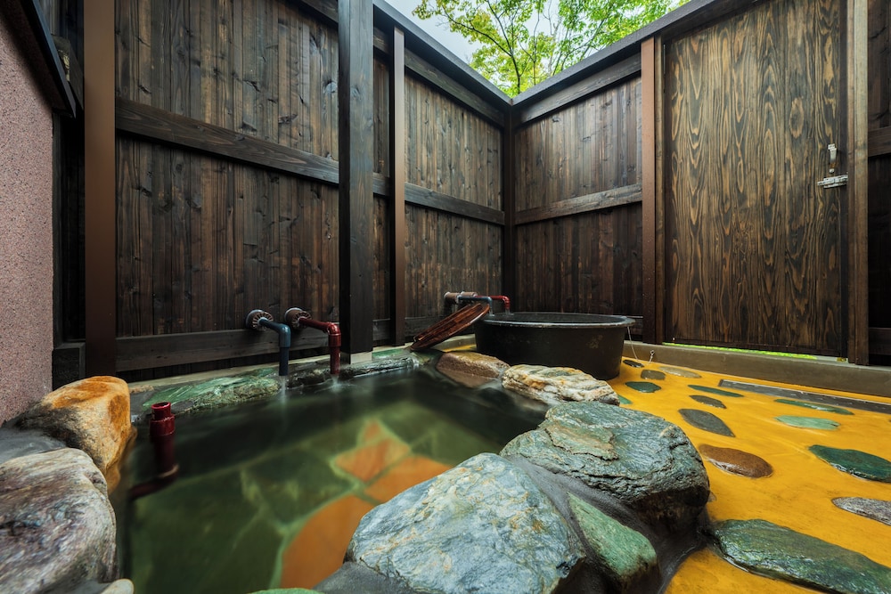 [おとぎ野] 和洋室ツイン/タイル内湯・露天付き離れ(18畳) 禁煙 - 大人限定 バスルーム2 | 旅荘 牧場の家