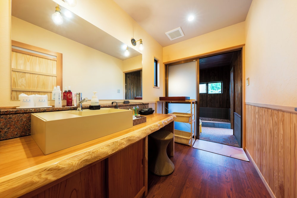 [おとぎ野] 和洋室ツイン/タイル内湯・露天付き離れ(18畳) 禁煙 - 大人限定 バスルーム4 | 旅荘 牧場の家