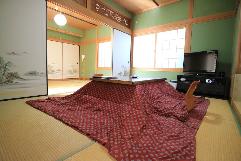 [野稲山, 立石山] 一軒家風客室 (6畳+6畳+縁側) 禁煙 リビングルーム0 | 旅荘 牧場の家