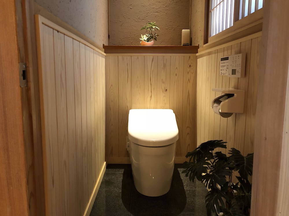 [城ヶ岳, 湯山] 茅葺き屋根の一軒家風客室 (6畳+6畳+縁側) 禁煙 バスルーム1 | 旅荘 牧場の家