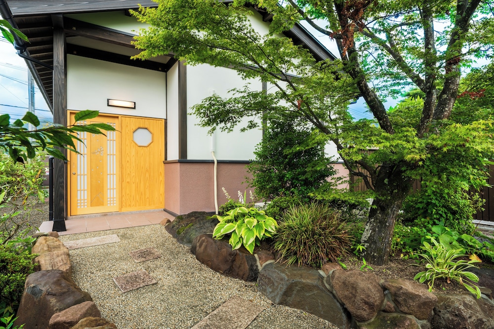 [おとぎ野] 和洋室ツイン/タイル内湯・露天付き離れ(18畳) 禁煙 - 大人限定 客室2 | 旅荘 牧場の家