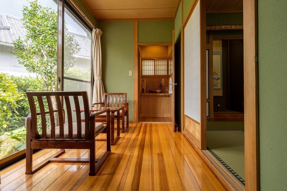 [野稲山, 立石山] 一軒家風客室 (6畳+6畳+縁側) 禁煙 客室9 | 旅荘 牧場の家